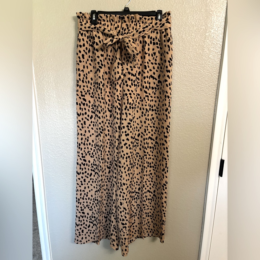 Entro Tan and Black Wide Leg Pants